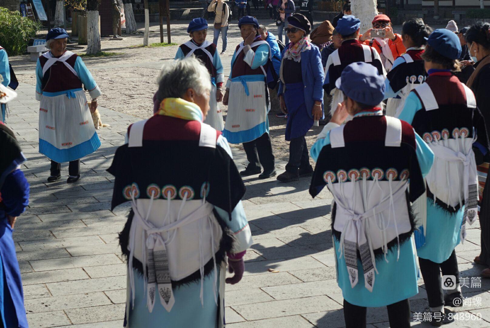 纳西族服饰_维吾尔族族服饰特点_藏族族服饰是什么
