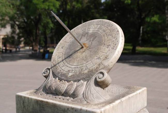 “午时三刻”是几点钟，为何中国古人喜欢挑选“午时三刻”行刑？