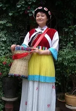 央视纪录片纳西纳西_纳西族服饰_藏族族服饰是什么