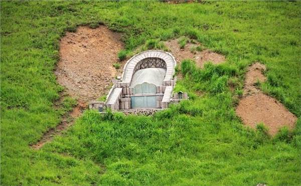 如何看坟地风水_梦见请风水先生看坟地风水_看坟地风水是迷信吗