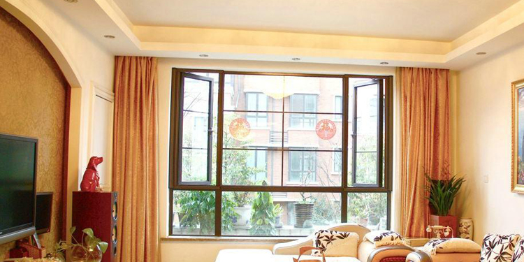 北京风水大师揭秘客厅窗户对着路是否影响风水