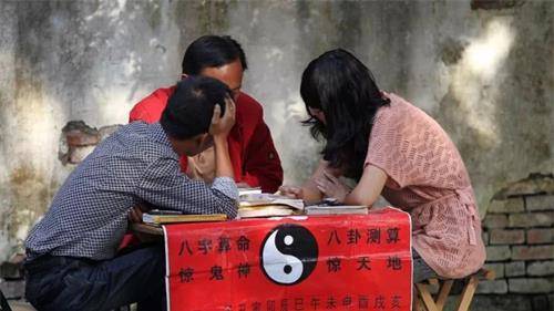 <strong>算命</strong>的禁忌给死人算 <strong>算命</strong>不给死人<strong>算命</strong>