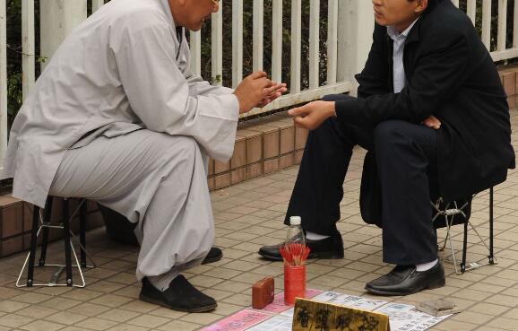 <strong>算命</strong>的禁忌给死人算 <strong>算命</strong>不给死人<strong>算命</strong>