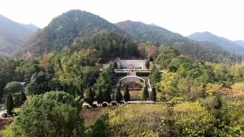 <strong>风水</strong>真可信吗？<strong>风水</strong>师竟起诉同行看错<strong>风水</strong>，网友：起啥诉开坛斗法