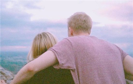 巨蟹男喜欢粘人吗 是爱你的表现